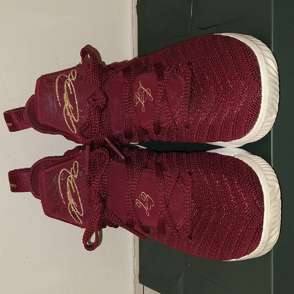 Lebron James XVI 16 King Maroon Sneakers - Picture 3 of 10